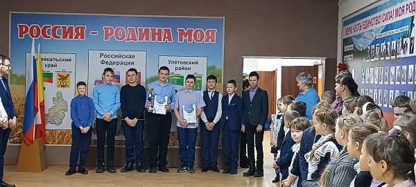 Хоккей на валенках.